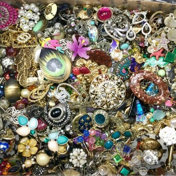 1 LB Vintage Modern Jewelry Lot- MYSTERY BOX! Wearable DIY crafts, recycle junk - Picture 12 of 15